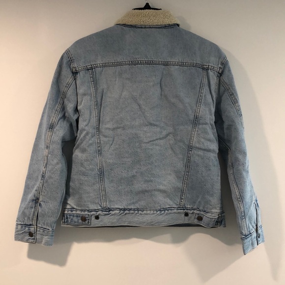 LEVI’S Dad Sherpa Trucker in Warm Daddy Mac - Picture 6 of 7